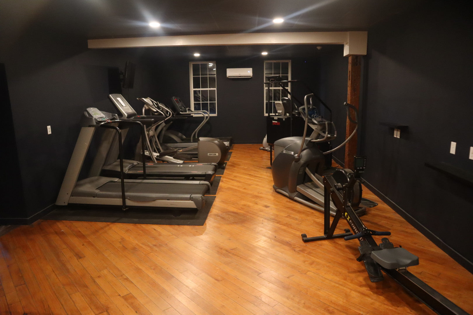 Treadmills, ellipticals, and conditioning equipment in the cardio room